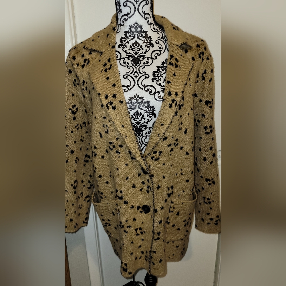 Saltwater Luxe Designed In Los Angeles Thick Cardigan Sweater NWOT Sz Med
